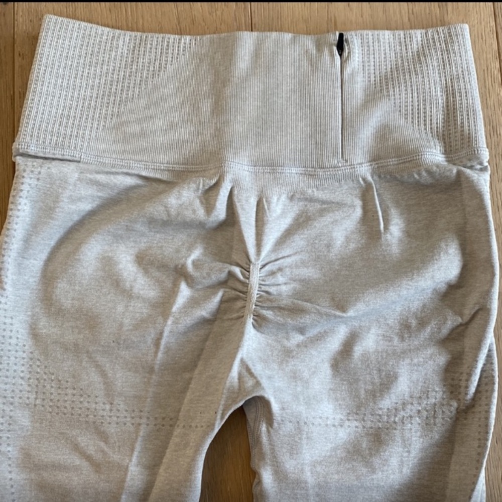 Gym Shark Leggings.Vital-rise-leggings-light-grey-marl.              Size medium - Picture 4 of 4
